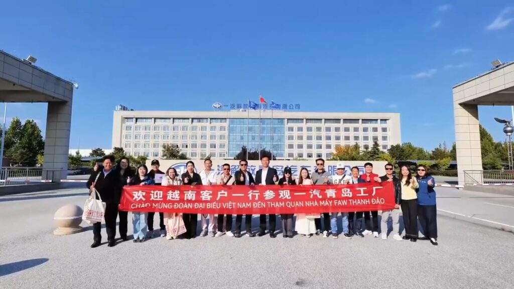 Đoàn đại biểu Việt Nam tham quan nhà máy FAW tại Thanh Đảo Trung Quốc