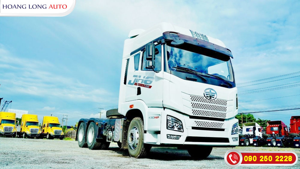 Xe đầu kéo màu trắng