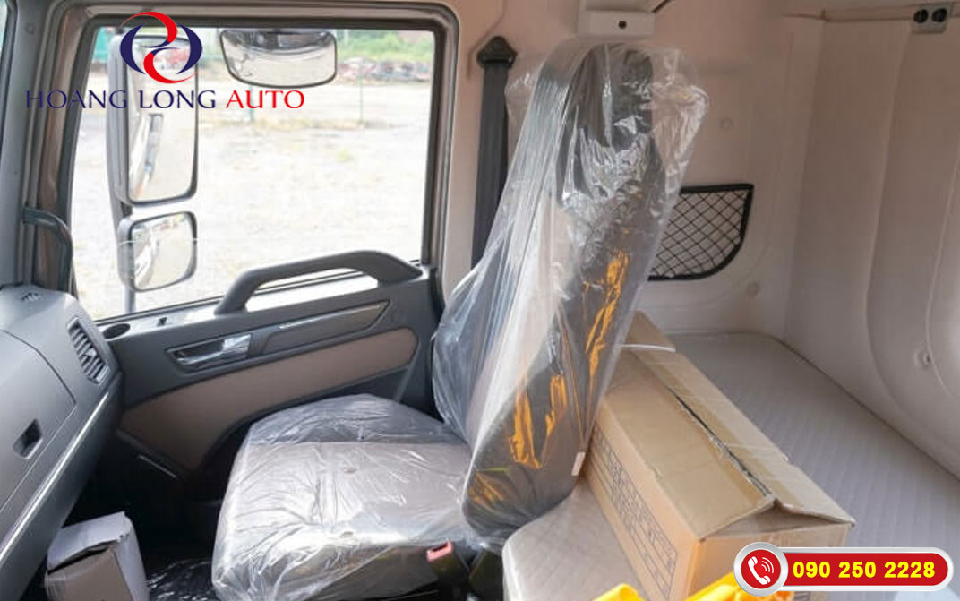 Khu vực cabin xe đầu kéo FAW JH5