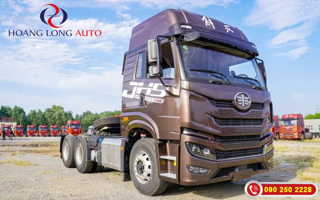 Xe đầu kéo Faw JH5 đang có mặt tại kho Việt Nam