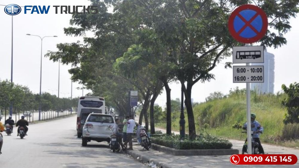 Mức phạt xe ô tô dừng đỗ nơi đường cấm giờ