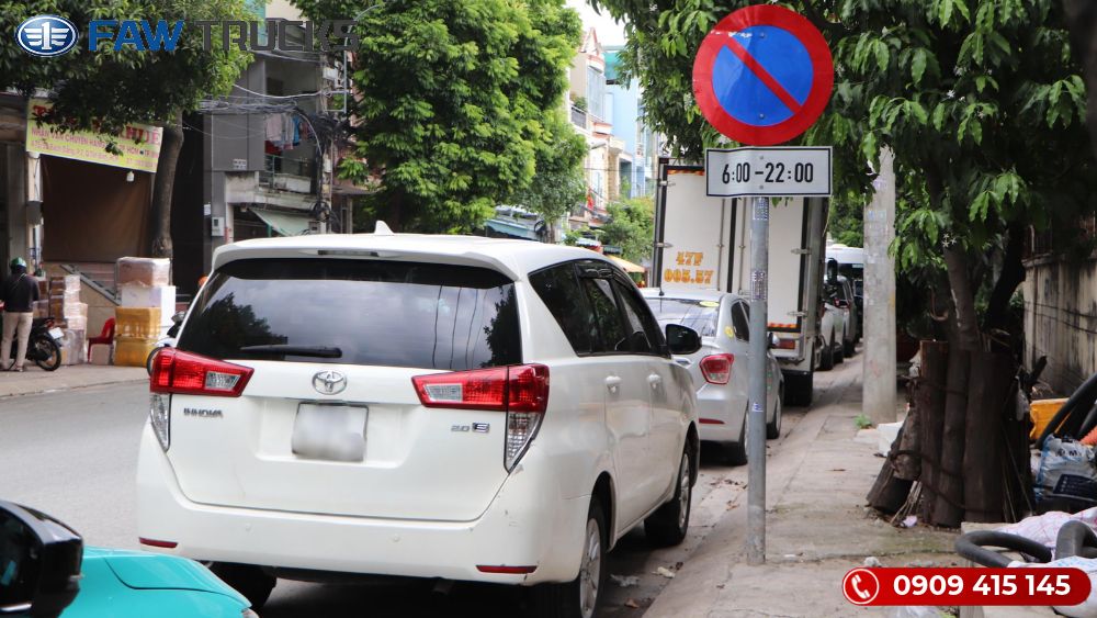Mức phạt xe ô tô dừng đỗ nơi đường cấm giờ